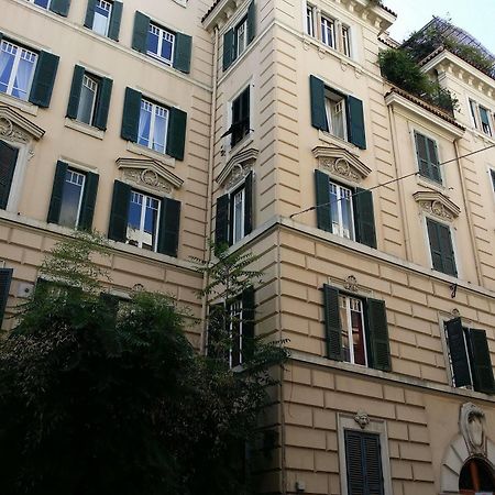 La Breccia A Porta Pia Acomodação com café da manhã Roma Exterior foto