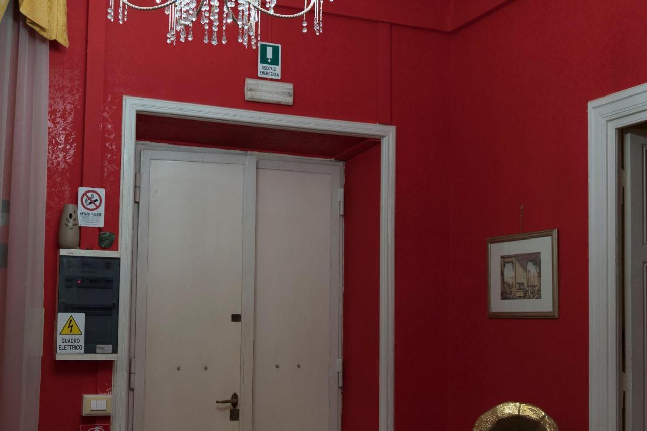 La Breccia A Porta Pia Acomodação com café da manhã Roma Exterior foto