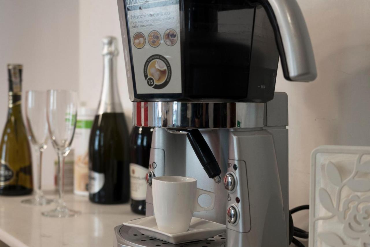 La Breccia A Porta Pia Acomodação com café da manhã Roma Exterior foto