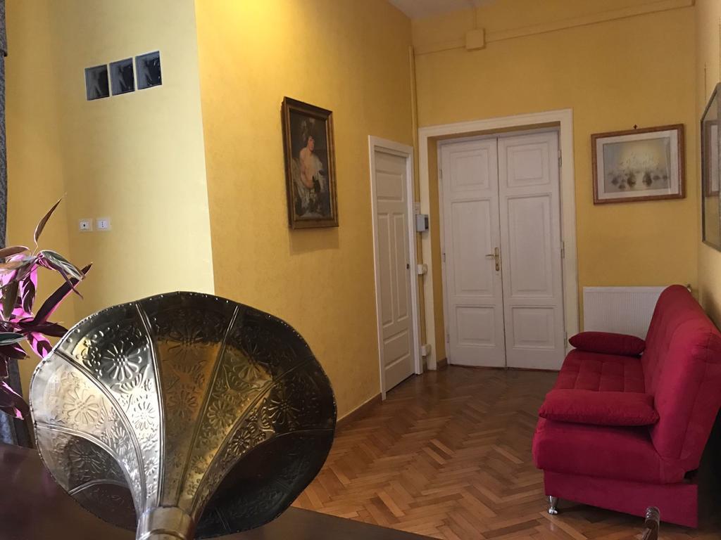 La Breccia A Porta Pia Acomodação com café da manhã Roma Exterior foto