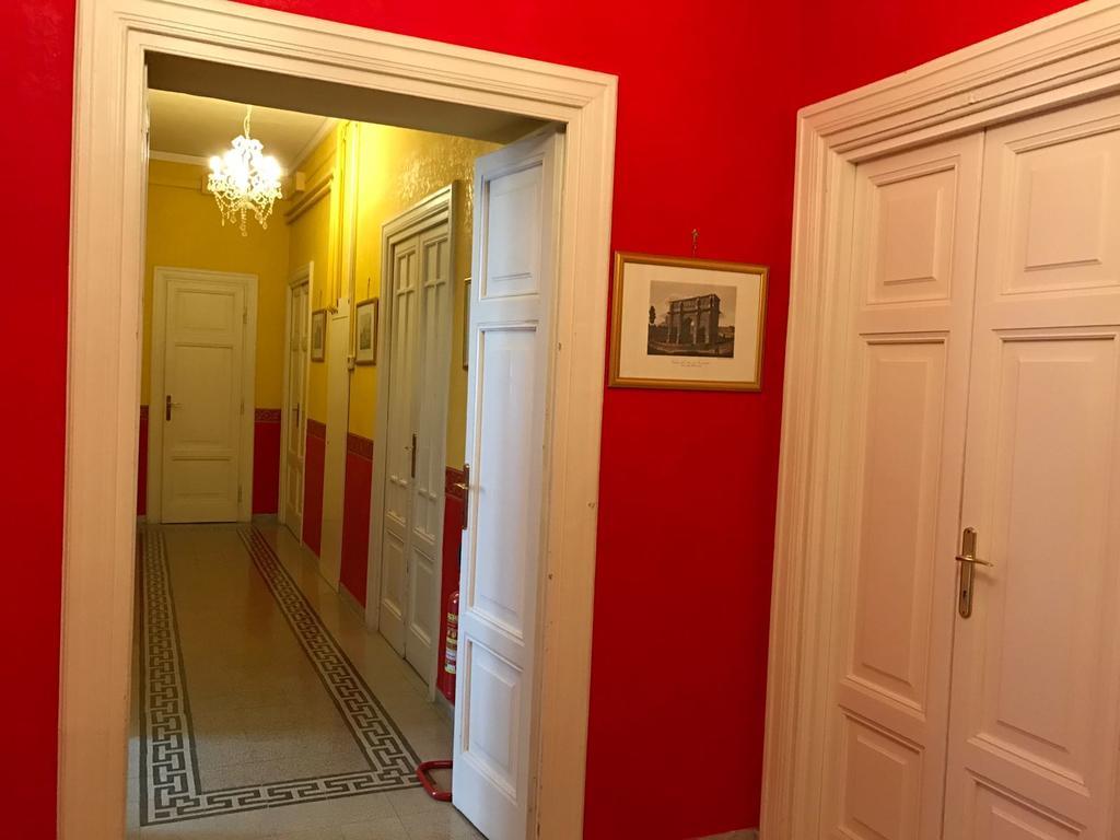 La Breccia A Porta Pia Acomodação com café da manhã Roma Exterior foto